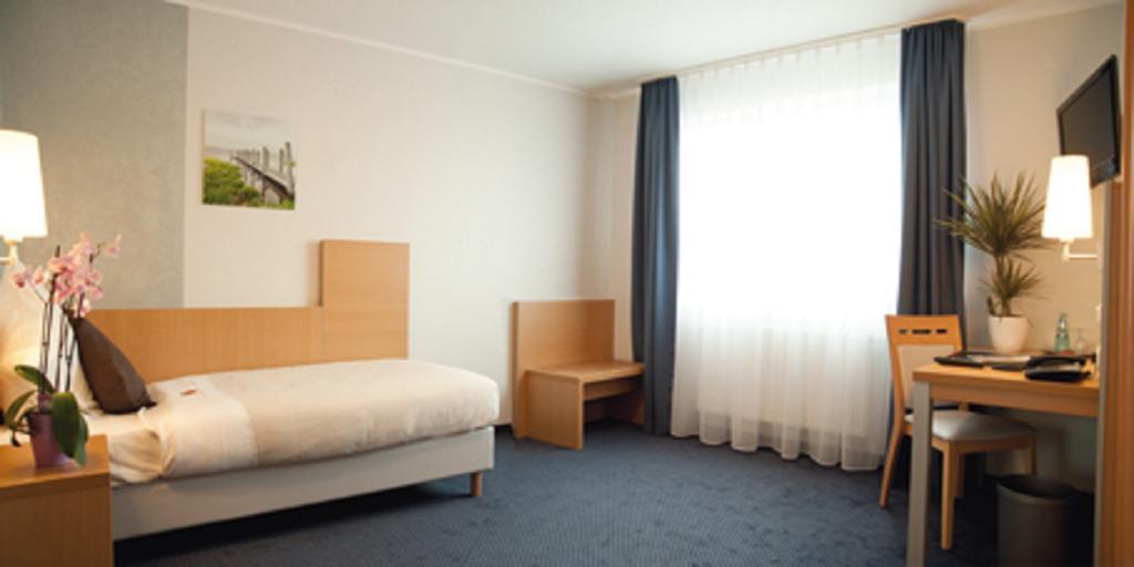 Hotel Beuss Оберурзел Стая снимка