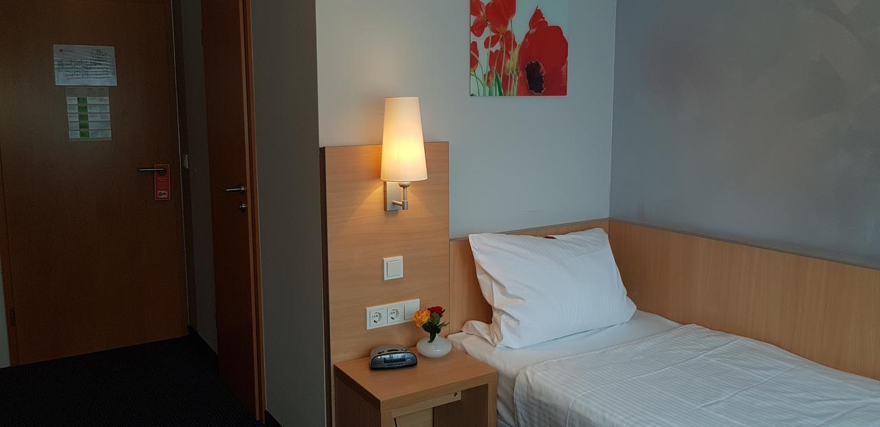 Hotel Beuss Оберурзел Екстериор снимка